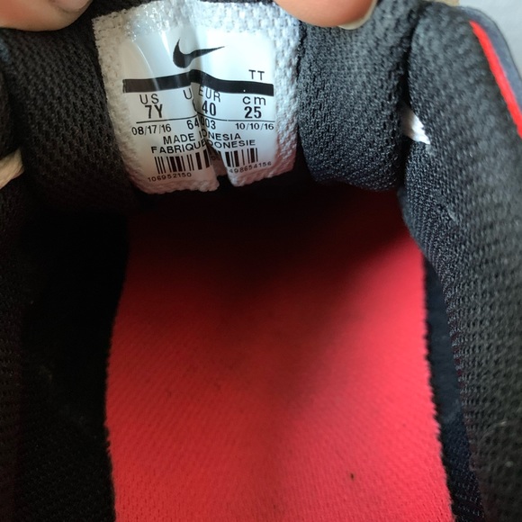 $65🔥Nike black & pink shoes 7Y or 40 - Picture 6 of 6